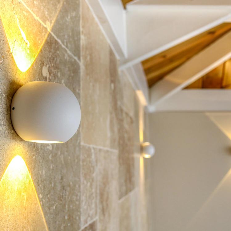 Modulated lights for personalized atmospheres.