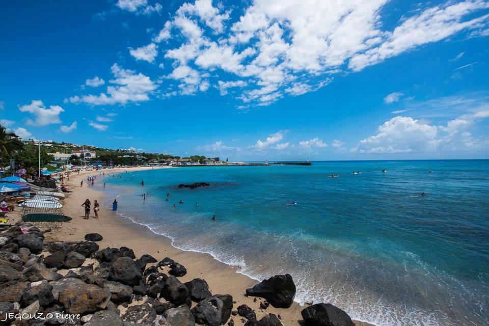 PLAGE DES ROCHES NOIRES